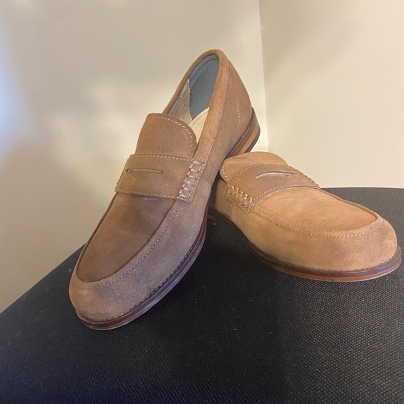 Camel color suede BR loafer..size 8 wore once…runs big… - Picture 3 of 5